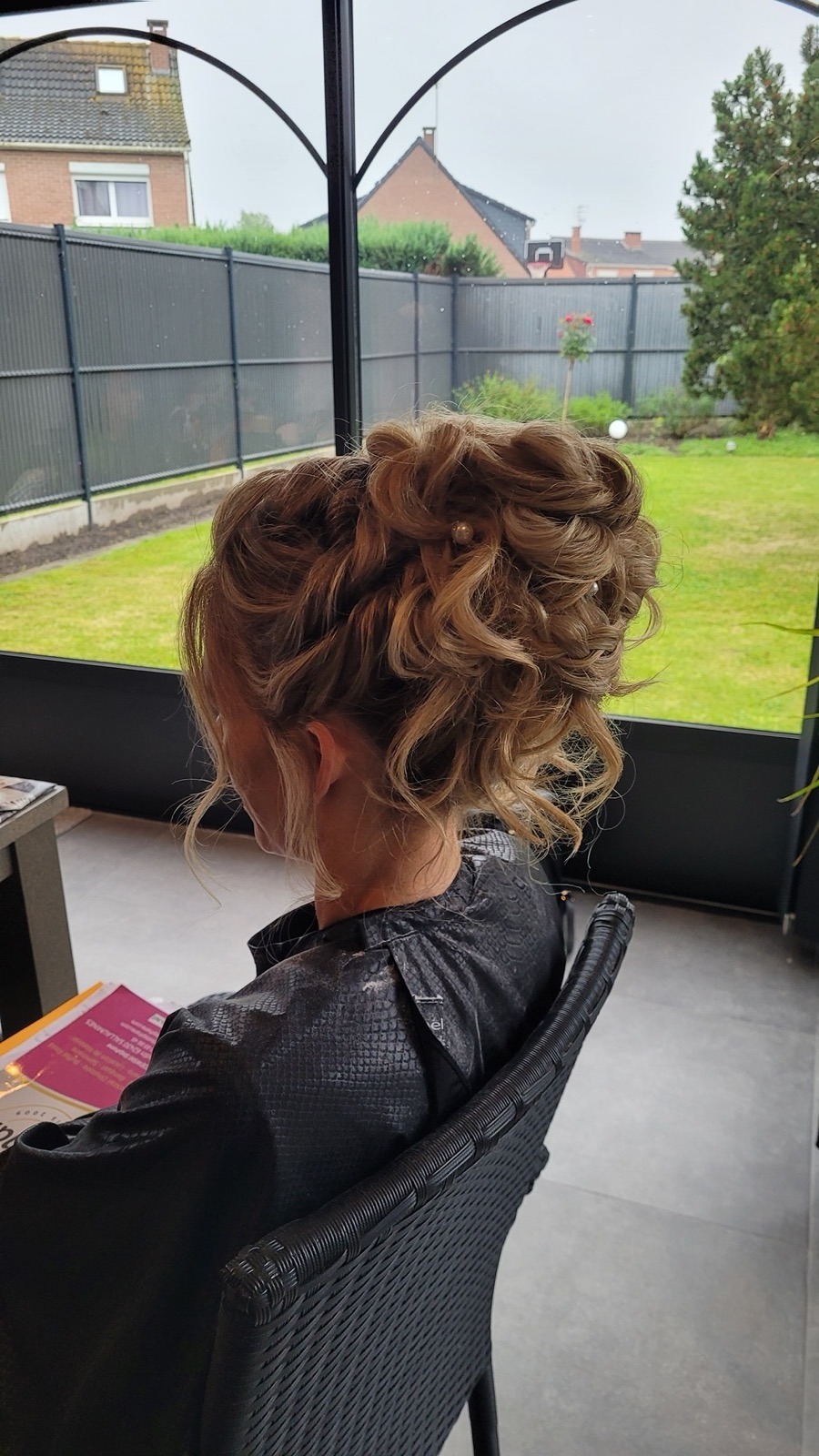 Chignon bohème réalisé chez Carré d'Hair